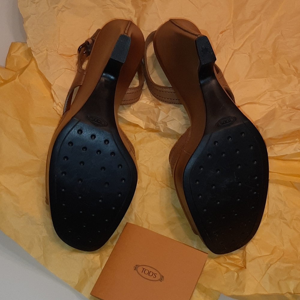 NWOT Tods tan/caramel leather wedges - Picture 9 of 10